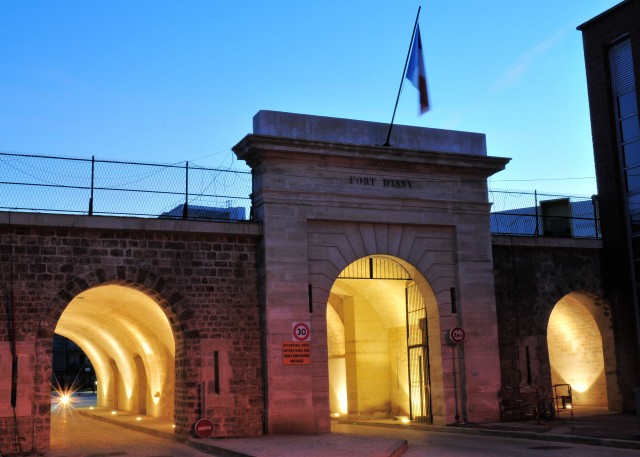 L'entr&eacute;e du Fort d'Issy par la rue du Fort