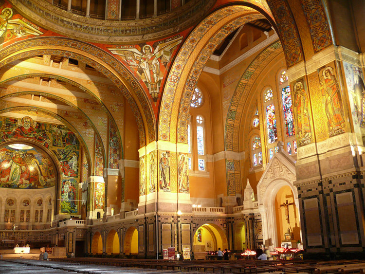 Lisieux basilique-sainte therese.jpg