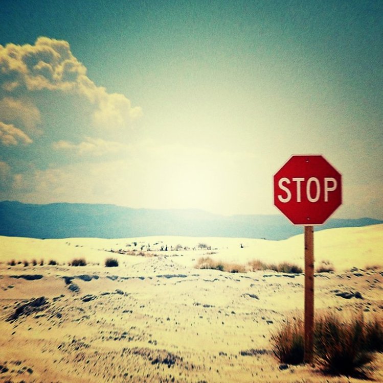 stop en plein desert.jpg