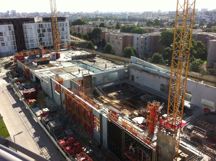 IMG_0562.jpg (294.31 Kio) Consulté 6392 fois Chantier de la piscine depuis le toit du Sun Park
